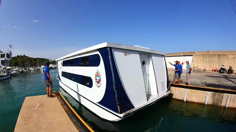 Imagen del primer barco escuela del Club Náutico de Oropesa del Mar. El CN de Oropesa había desarrollado este mes de julio un proyecto subvencionado por el Patronato Provincial de Turismo, para la construcción de dos Barcos Escuela.