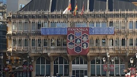 El himno de la Pandorga sonar&aacute; en el Ayuntamiento para que se cante desde los balcones