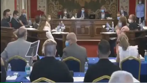 Momento en el que Vanesa Romero, concejal de Unidas Podemos, interviene en Ayuntamiento de Alicante. PLENO MUNICIPAL ALICANTE