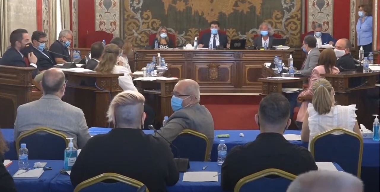 Una edil de Unidas Podemos, en Alicante: "Estamos heladas y esto también es micromachismo" Una edil de Unidas Podemos, en Alicante: "Estamos heladas y esto también es micromachismo"