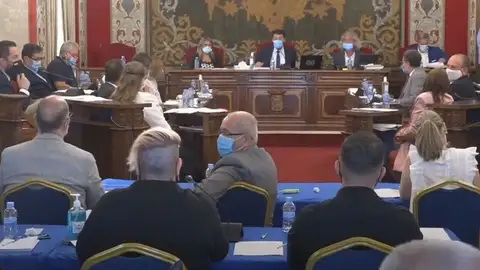 Momento en el que Vanesa Romero, concejal de Unidas Podemos, interviene en Ayuntamiento de Alicante. PLENO DE AYUNTAMIENTO DE ALICANTE