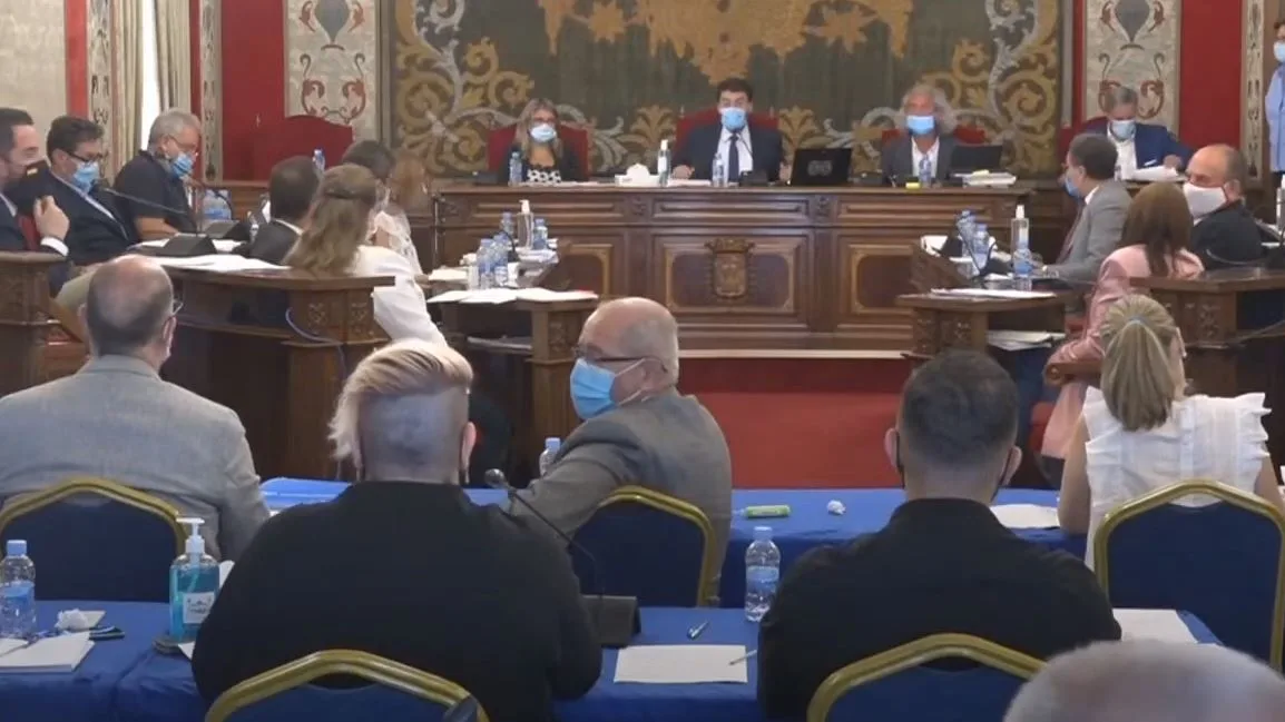 Momento en el que Vanesa Romero, concejal de Unidas Podemos, interviene en Ayuntamiento de Alicante. PLENO DE AYUNTAMIENTO DE ALICANTE
