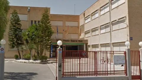 IES Pedro Ibarra en Elche. Educación destina más de 209.000 euros para la Xarxa Llibres en Elche a centros privados y concertados