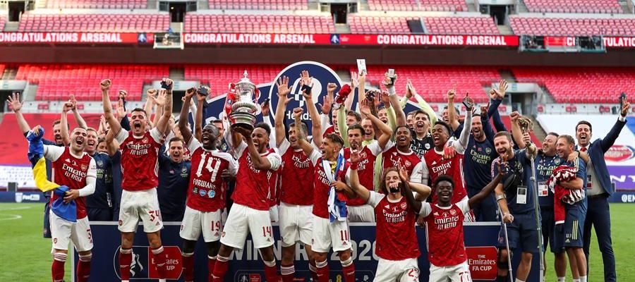 Arsenal FC tras hacerse con la copa de la FA Arsenal FC tras hacerse con la copa de la FA