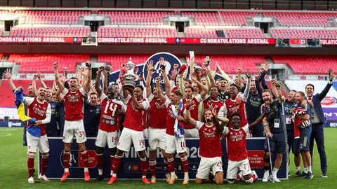 Arsenal FC tras hacerse con la copa de la FA Arsenal FC tras hacerse con la copa de la FA