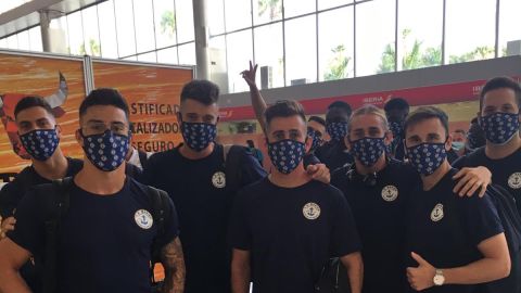 Los jugadores del CD Marino, en su viaje a Madrid