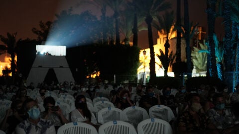 P&uacute;blico en el Hort del Xocolater en el Festival de Cine de Elche de 2020.