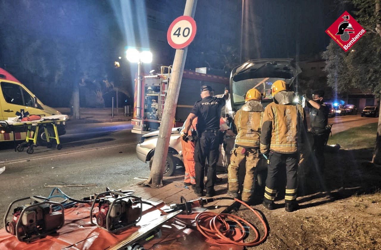 Un joven fallece y otro resulta herido grave en un accidente de tráfico en Elda Un joven fallece y otro resulta herido grave en un accidente de tráfico en Elda