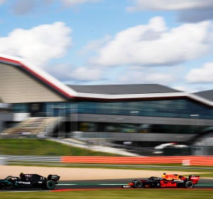 Lewis Hamilton ganó con una rueda pinchada Lewis Hamilton ganó con una rueda pinchada