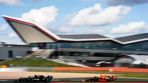 Lewis Hamilton ganó con una rueda pinchada Lewis Hamilton ganó con una rueda pinchada