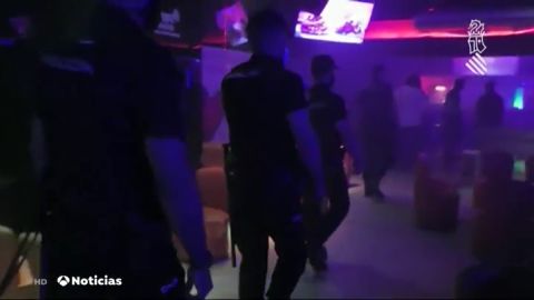Operativo especial de la Polic&iacute;a para detectar infractores en las discotecas de Valencia