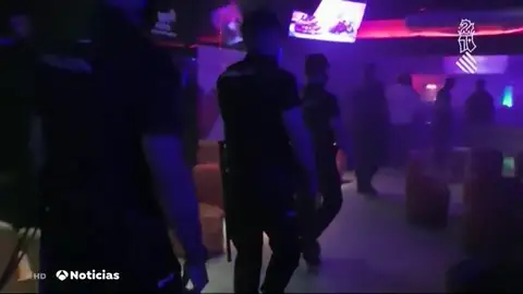 Operativo especial de la Policía para detectar infractores en las discotecas de Valencia Operativo especial de la Policía para detectar infractores en las discotecas de Valencia