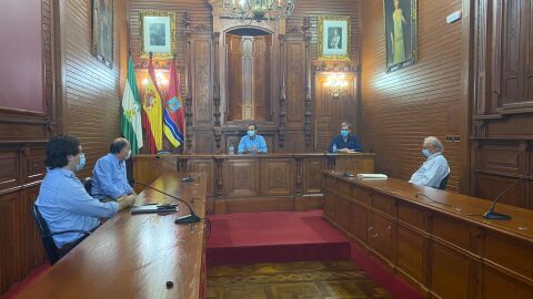 Reuni&oacute;n en el Ayuntamiento de Sanl&uacute;car