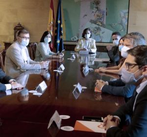 La vicepresidenta Carmen Calvo se reúne con una delegación de Ciudadanos La vicepresidenta Carmen Calvo se reúne con una delegación de Ciudadanos