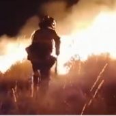 El incendio en Olvera (Cádiz) sigue activo,pero con una evolución favorable