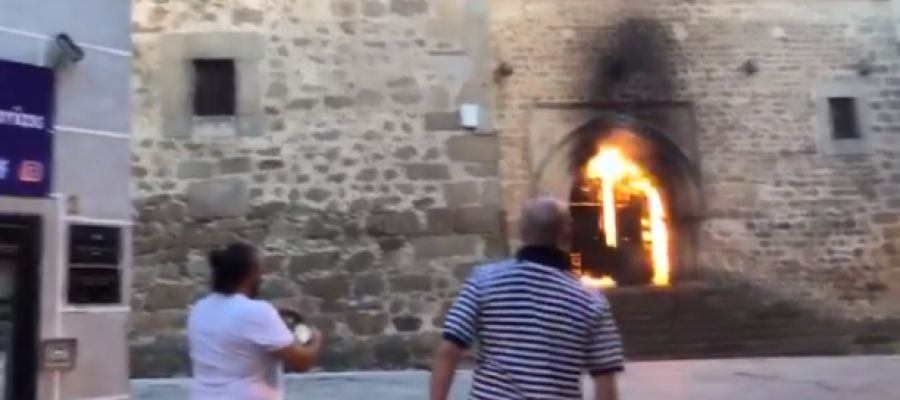 Arde la Iglesia de San Martín, en Plasencia Arde la Iglesia de San Martín, en Plasencia