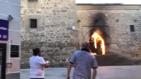 Arde la Iglesia de San Martín, en Plasencia Arde la Iglesia de San Martín, en Plasencia