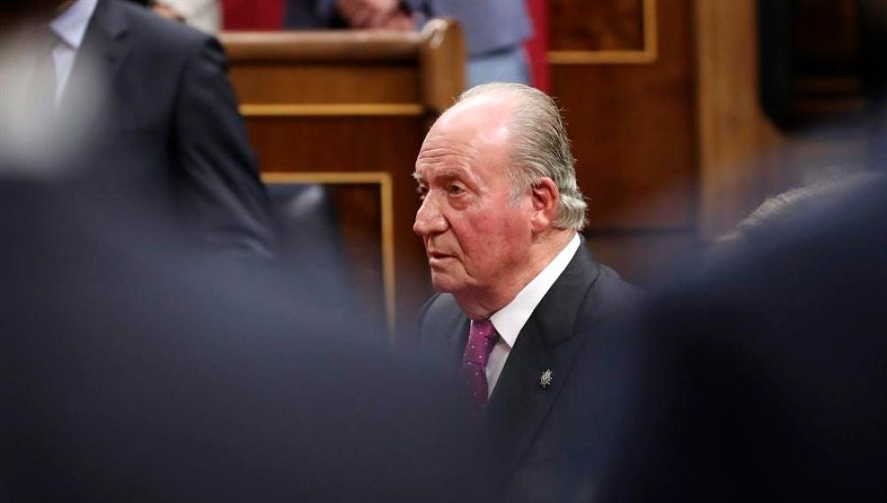 El Supremo rechaza adoptar medidas cautelares contra el Rey Juan Carlos y recuerda que no está imputado El Supremo rechaza adoptar medidas cautelares contra el Rey Juan Carlos y recuerda que no está imputado