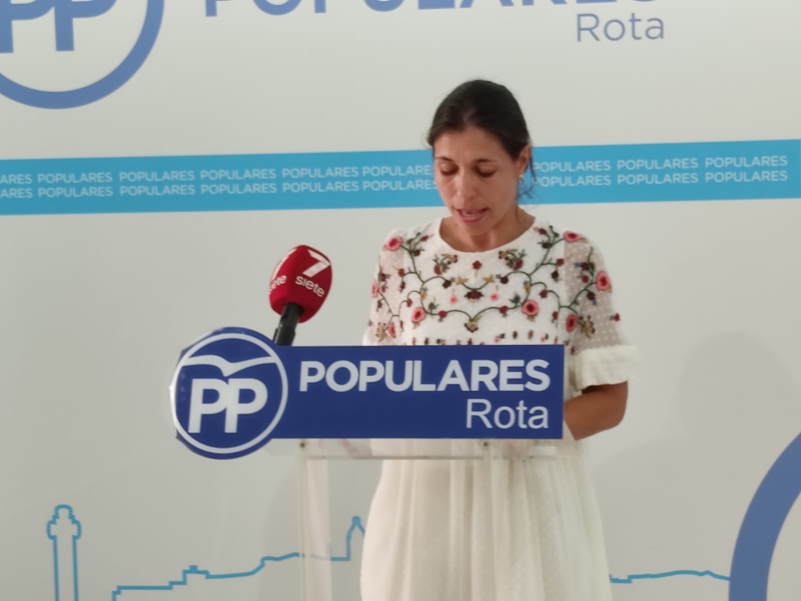 Auxiliadora Izquierdo (Partido Popular) acusa al Gobierno de Rota de "frivolizar" con la denuncia sobre 'El Recreo' Auxiliadora Izquierdo (Partido Popular) acusa al Gobierno de Rota de "frivolizar" con la denuncia sobre 'El Recreo'