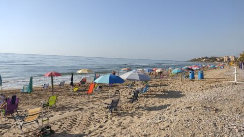 Imagen sombrillas en Oropesa.