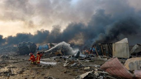 Destrozos tras la explosi&oacute;n en el puerto de Beirut
