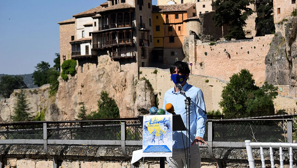 Marco Antonio de la Ossa, director de Estival, durante la presentación de la programación 2020 junto a las Casas Colgadas Marco Antonio de la Ossa, director de Estival, durante la presentación de la programación 2020 junto a las Casas Colgadas