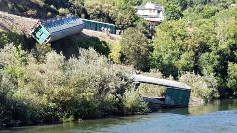 Vagones en el R&iacute;o Sil 