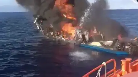 El Estrella del Rosario ha quedado totalmente destruido como consecuencia del fuego. El Estrella del Rosario ha quedado totalmente destruido como consecuencia del fuego.