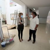 Lola Campos visita uno de los colegios objeto de las mejoras
