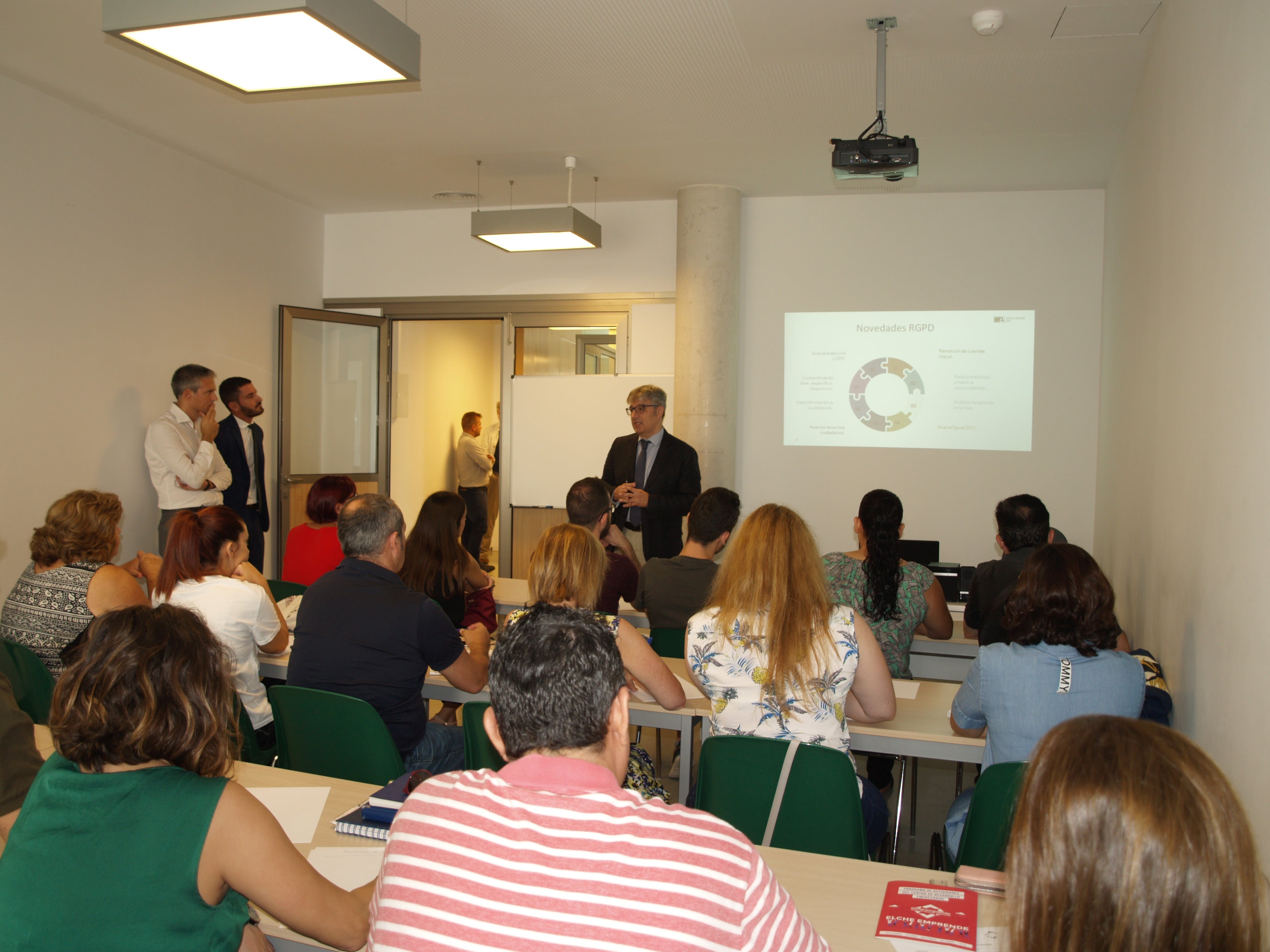 AESEC crea un comité de ayuda para las pymes de Elche y comarca AESEC crea un comité de ayuda para las pymes de Elche y comarca