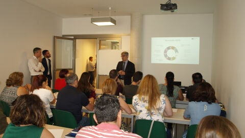 La Asociaci&oacute;n de Empresas de Servicios de Elche y Comarca incide en el desplome hist&oacute;rico de la econom&iacute;a del pa&iacute;s y en la necesidad de colaborar con la peque&ntilde;a y mediana empresa.