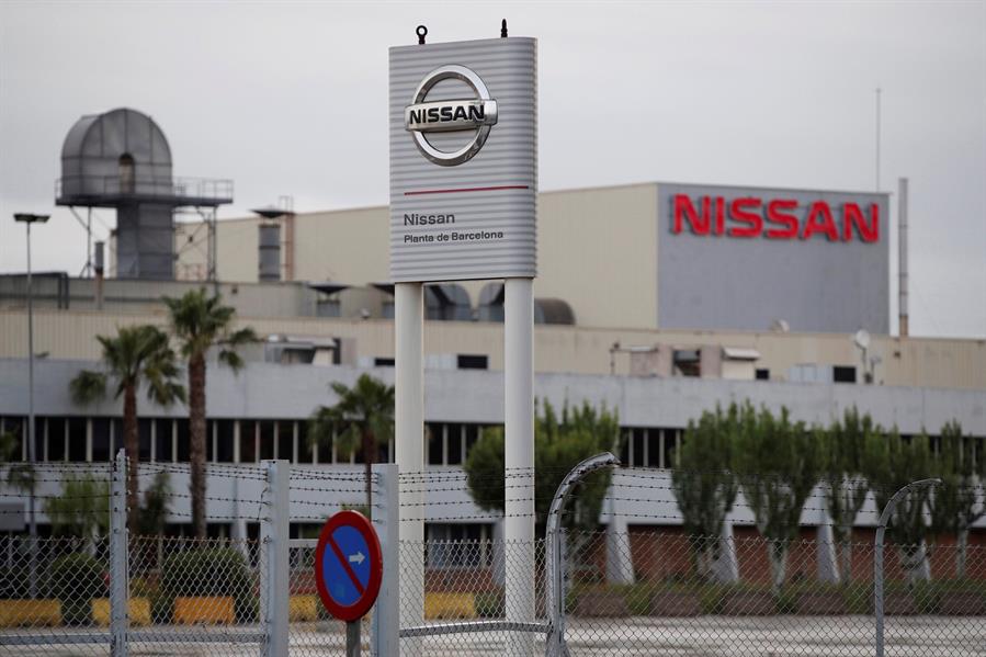 Els treballadors de Nissan celebren l’acord tot i el tancament de les plantes previst pel desembre del 2021 Els treballadors de Nissan celebren l’acord tot i el tancament de les plantes previst pel desembre del 2021