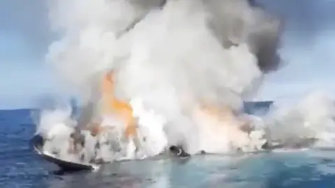 Hundimiento del Estrella del Rosario frente a las costas de Villajoyosa y El Campello. INCENDIO EN EL MAR