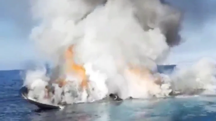 INCENDIO EN EL MAR