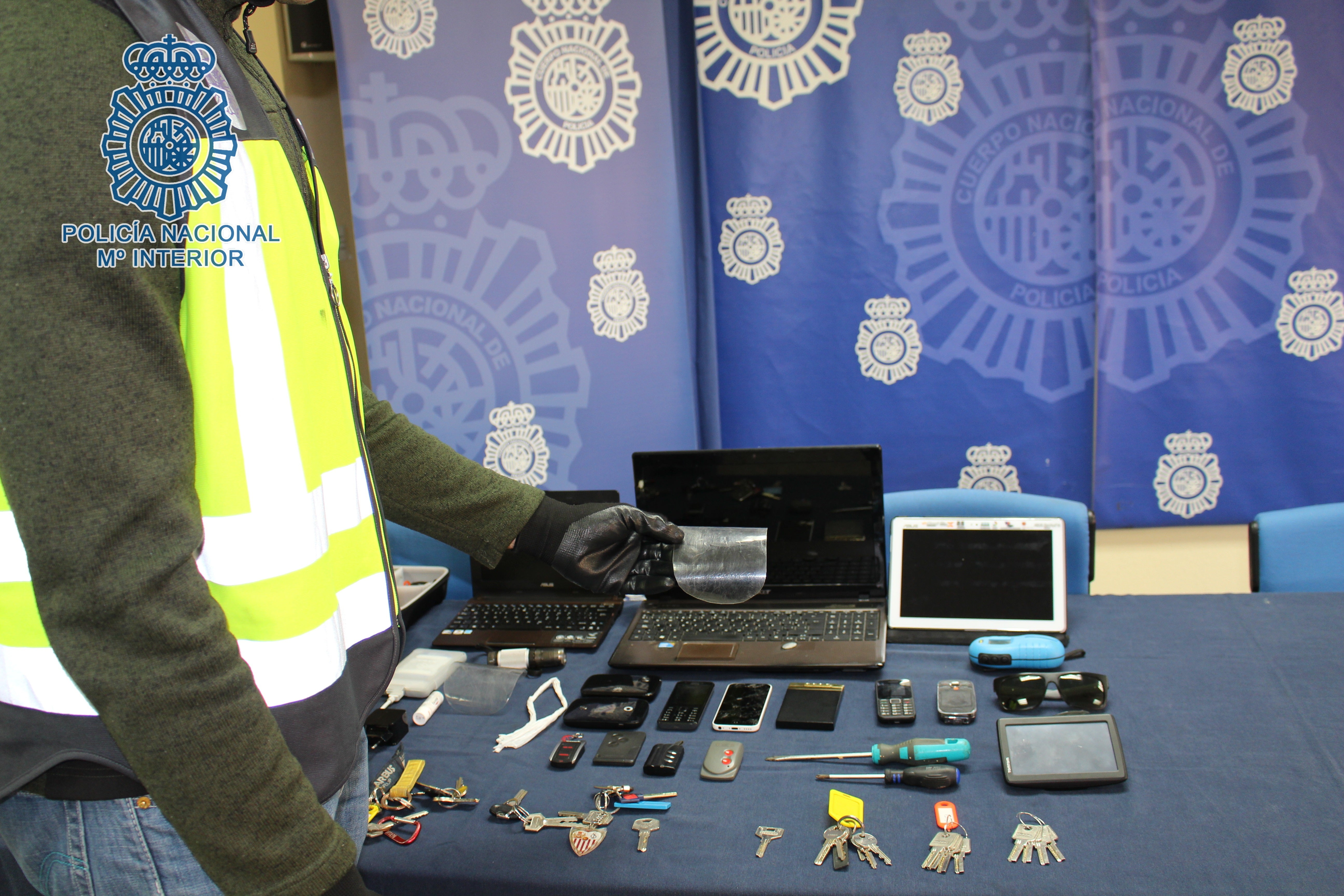 La Policía Nacional lanza la campaña de prevención de robos en viviendas y trasteros La Policía Nacional lanza la campaña de prevención de robos en viviendas y trasteros