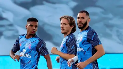 Rodrygo, Modric y Benzema, en el calentamiento con el Real Madrid. Rodrygo, Modric y Benzema, en el calentamiento con el Real Madrid.