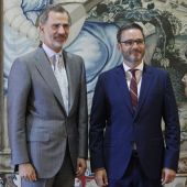 El Rey Felipe VI y el alcalde de Palma, José Hila, en la recepción a las autoridades del año 2019
