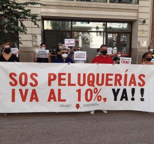 El sector de las peluquerías inicia sus protestas en València ante la amenaza de cierre de 16.000 salones El sector de las peluquerías inicia sus protestas en València ante la amenaza de cierre de 16.000 salones