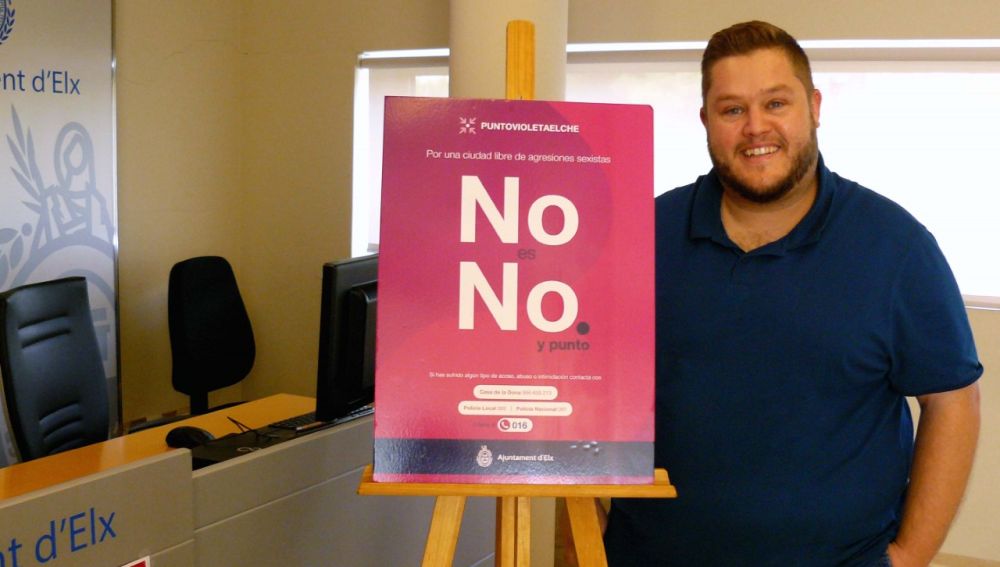 Mariano Valera, concejal de Igualdad, presenta la campaña 'No es no. Y punto'.