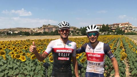 Manol&iacute;n S&aacute;nchez (izquierda) junto con su compa&ntilde;ero David Sellar