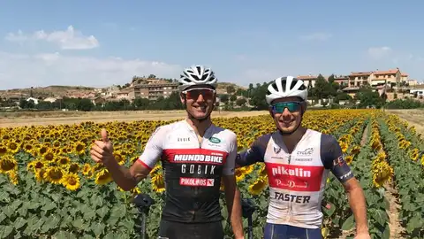 Manolín Sánchez (izquierda) junto con su compañero David Sellar Manolín Sánchez (izquierda) junto con su compañero David Sellar