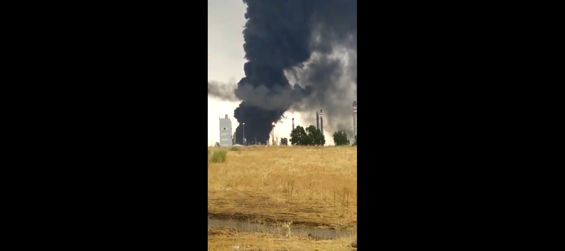 Accidente en Puertollano: un rayo provoca un incendio en el complejo de Repsol Accidente en Puertollano: un rayo provoca un incendio en el complejo de Repsol