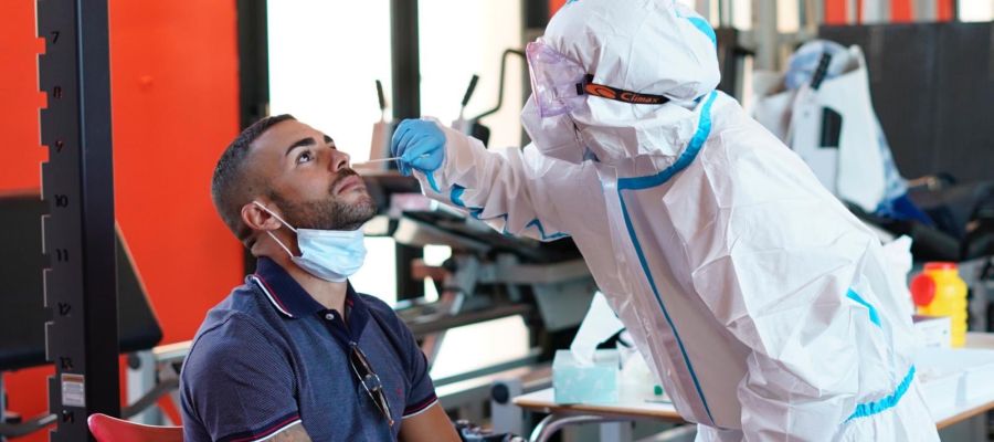 La plantilla del Real Mallorca se somete a las pruebas de detección del coronavirus La plantilla del Real Mallorca se somete a las pruebas de detección del coronavirus