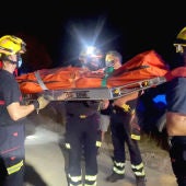 Bomberos de Alicante rescatan a una escaladora en Elda.