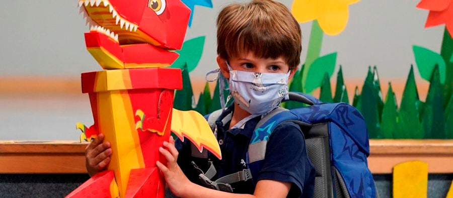Así es el plan para la vuelta al cole: mascarilla obligatoria, clases presenciales y distancia interpersonal Así es el plan para la vuelta al cole: mascarilla obligatoria, clases presenciales y distancia interpersonal