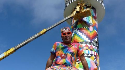 Pol&eacute;mica por la colorida intervenci&oacute;n de Okuda en el c&aacute;ntabro Faro de Ajo