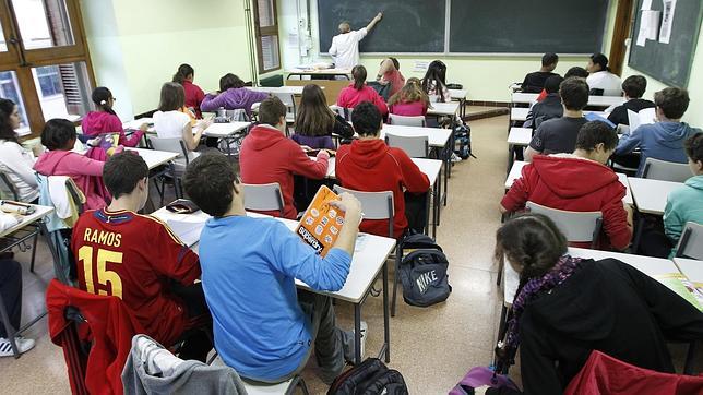 El Ayuntamiento de Cabanes recompensa con 2.000€ a los alumnos con mejores resultados académicos El Ayuntamiento de Cabanes recompensa con 2.000€ a los alumnos con mejores resultados académicos