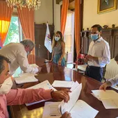 Durante la firma de las escrituras Durante la firma de las escrituras