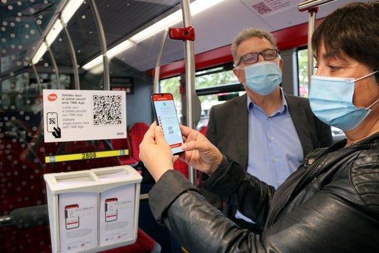 Rosa Alarcón: "TMB activa el 100% de la flota per garantir les mesures de seguretat i que el transport públic sigui un espai segur" Rosa Alarcón: "TMB activa el 100% de la flota per garantir les mesures de seguretat i que el transport públic sigui un espai segur"