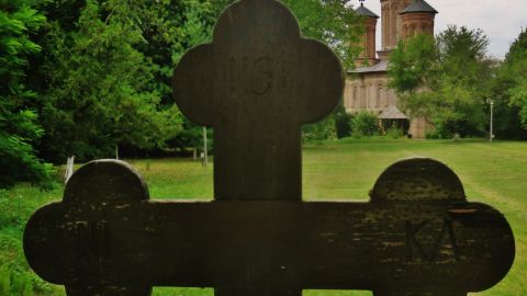 Monasterio Snagov, la tumba de Dr&aacute;cula